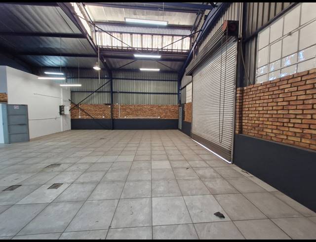 558M² WAREHOUSE TO LET IN JET PARK
